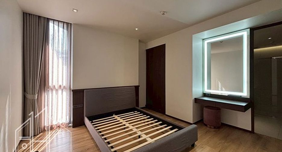 For rent 3 bedrooms condo in Khlong Toei, Bangkok