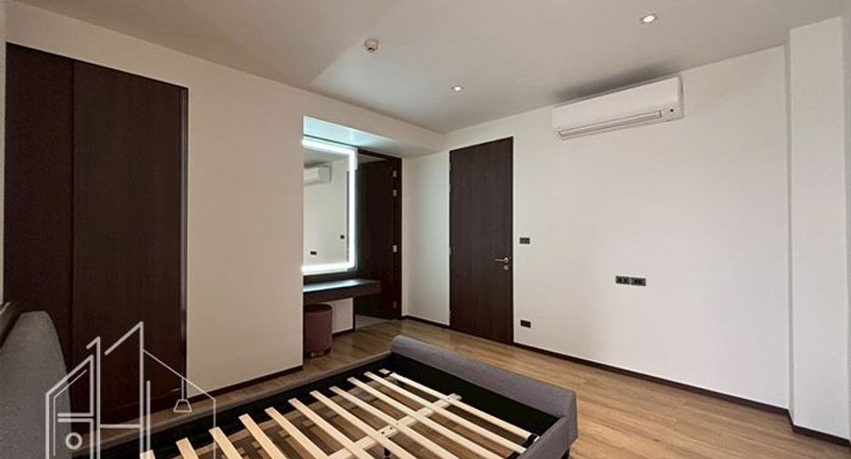For rent 3 bedrooms condo in Khlong Toei, Bangkok