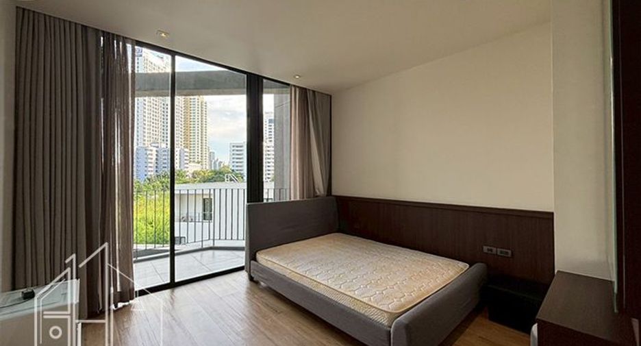 For rent 3 bedrooms condo in Khlong Toei, Bangkok