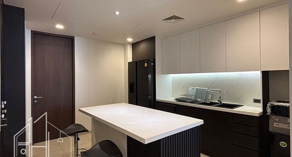 For rent 3 bedrooms condo in Khlong Toei, Bangkok