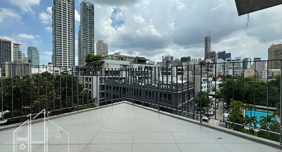 For rent 3 bedrooms condo in Khlong Toei, Bangkok