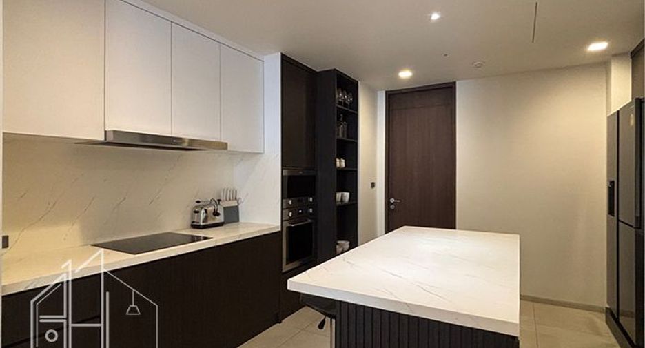 For rent 3 bedrooms condo in Khlong Toei, Bangkok