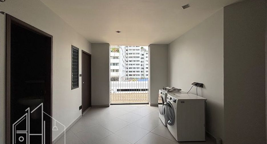 For rent 3 bedrooms condo in Khlong Toei, Bangkok