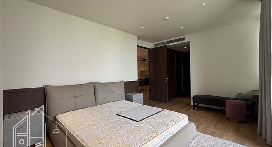 For rent 3 bedrooms condo in Khlong Toei, Bangkok