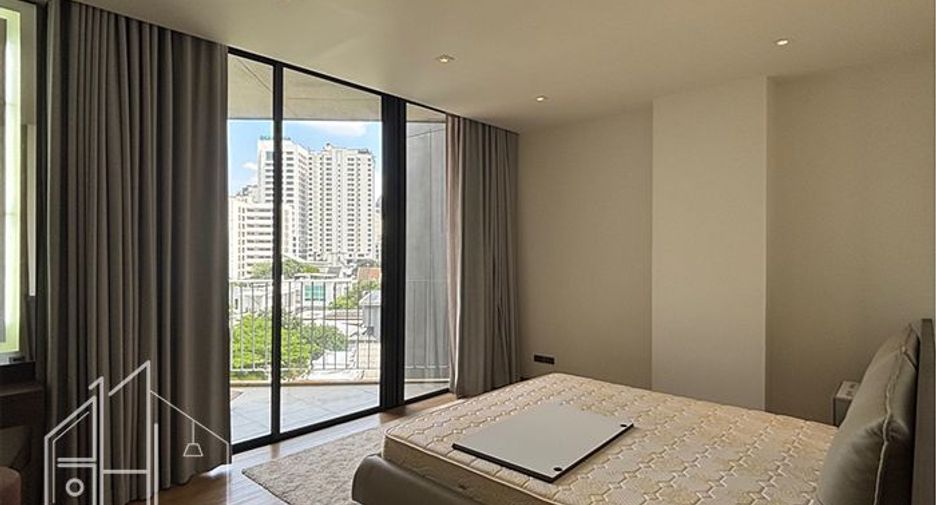 For rent 3 bedrooms condo in Khlong Toei, Bangkok