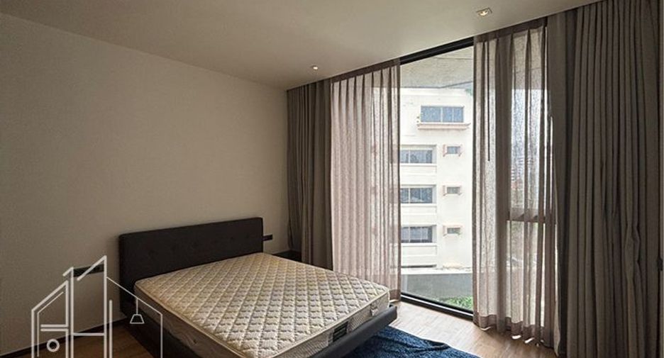 For rent 3 bedrooms condo in Khlong Toei, Bangkok