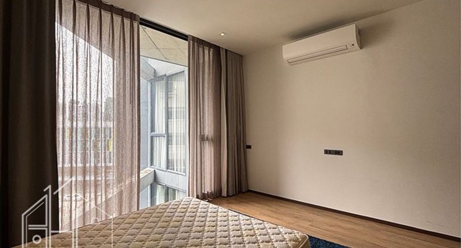 For rent 3 bedrooms condo in Khlong Toei, Bangkok