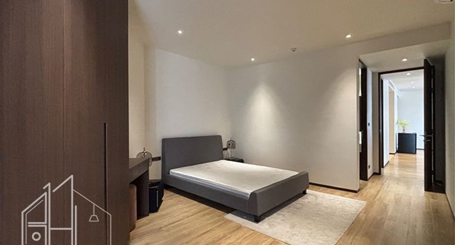 For rent 3 bedrooms condo in Khlong Toei, Bangkok
