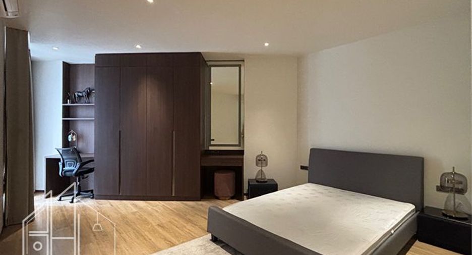 For rent 3 bedrooms condo in Khlong Toei, Bangkok