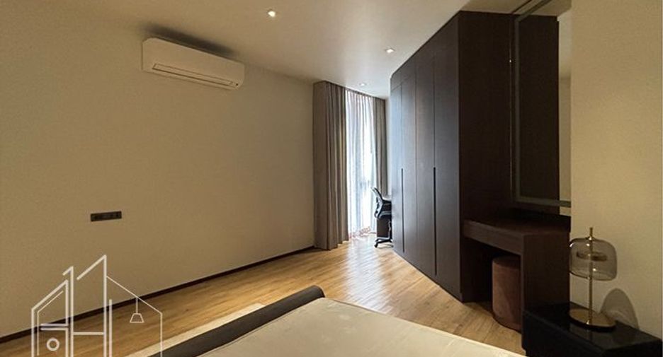 For rent 3 bedrooms condo in Khlong Toei, Bangkok