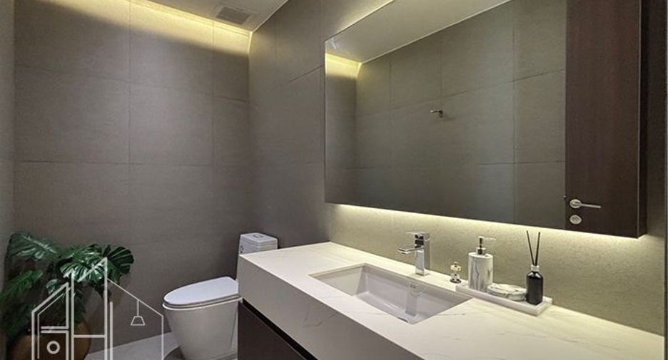 For rent 3 bedrooms condo in Khlong Toei, Bangkok