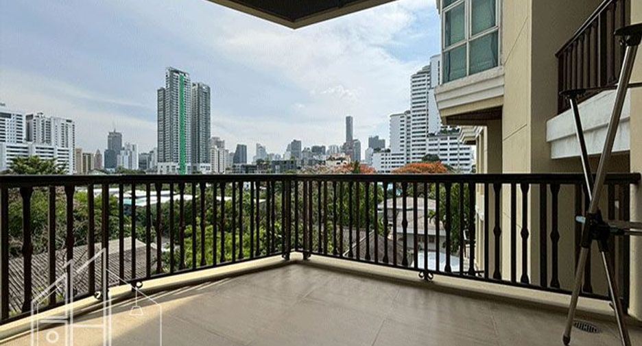 For rent 3 bedrooms condo in Watthana, Bangkok