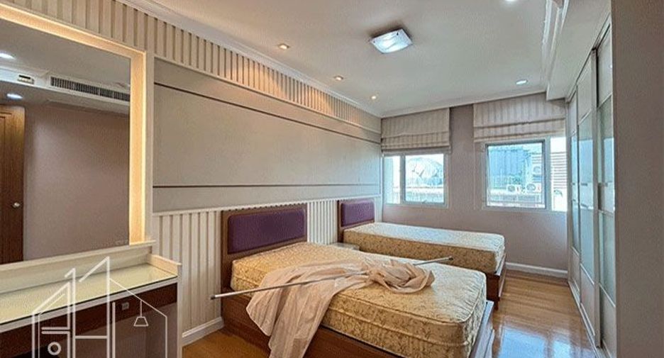 For rent 3 bedrooms condo in Watthana, Bangkok