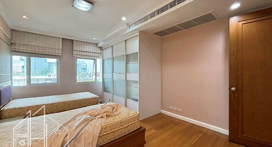 For rent 3 bedrooms condo in Watthana, Bangkok