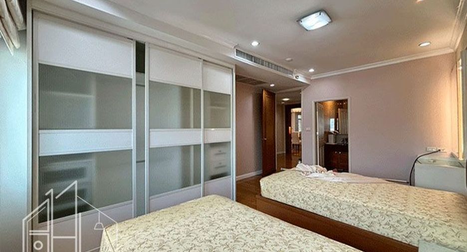 For rent 3 bedrooms condo in Watthana, Bangkok