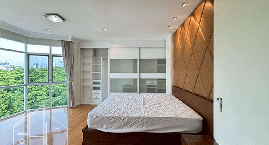 For rent 3 bedrooms condo in Watthana, Bangkok