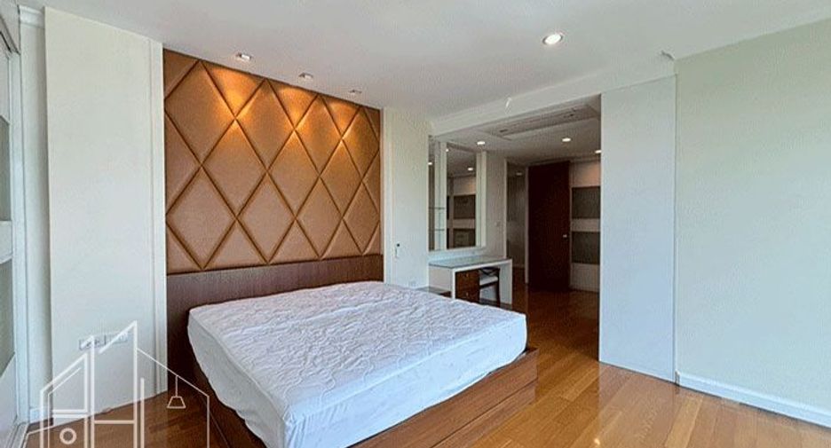For rent 3 bedrooms condo in Watthana, Bangkok
