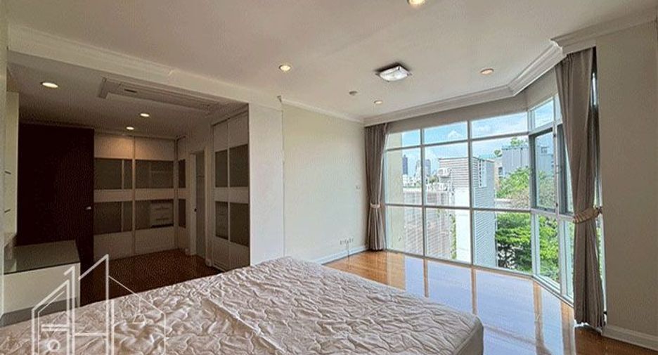 For rent 3 bedrooms condo in Watthana, Bangkok
