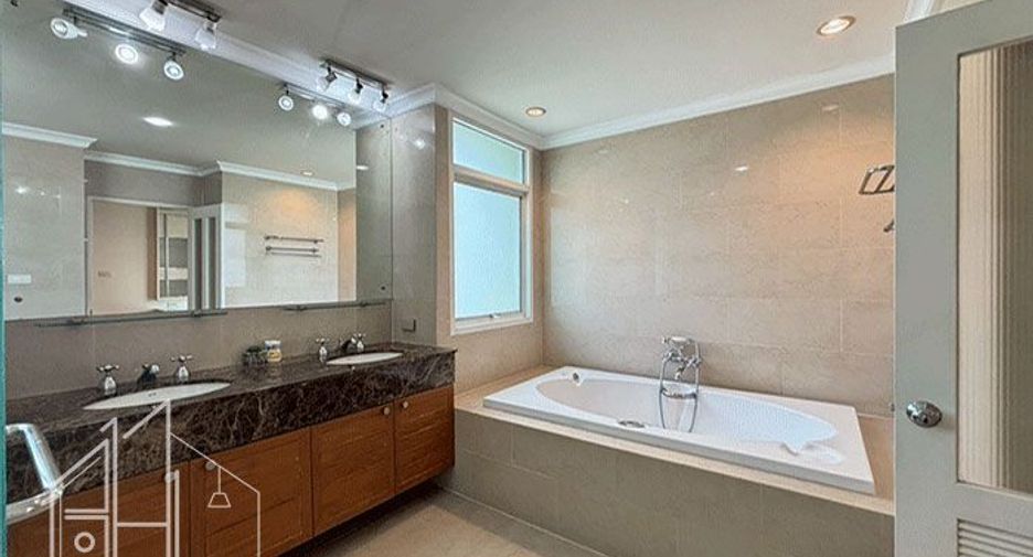 For rent 3 bedrooms condo in Watthana, Bangkok