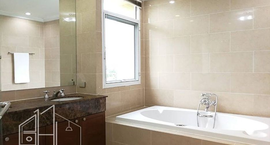 For rent 3 bedrooms condo in Watthana, Bangkok