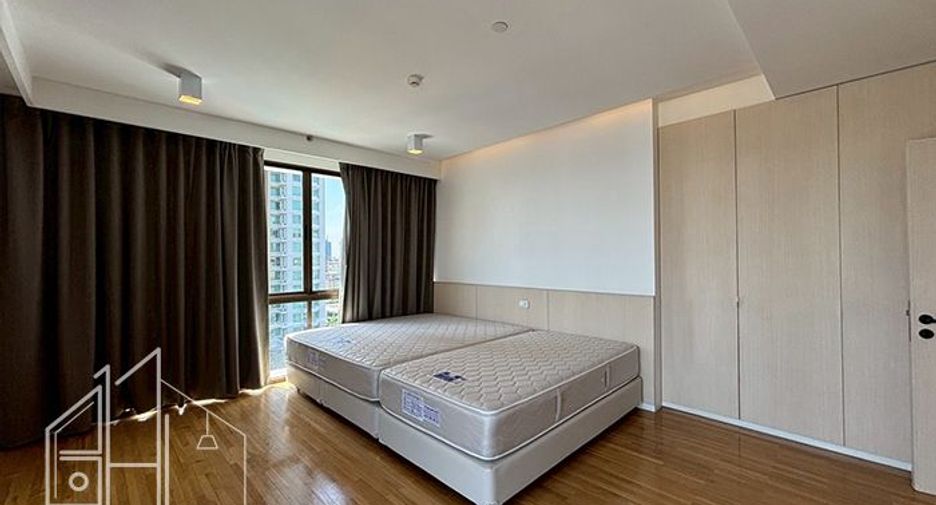 For rent 3 bedrooms condo in Watthana, Bangkok