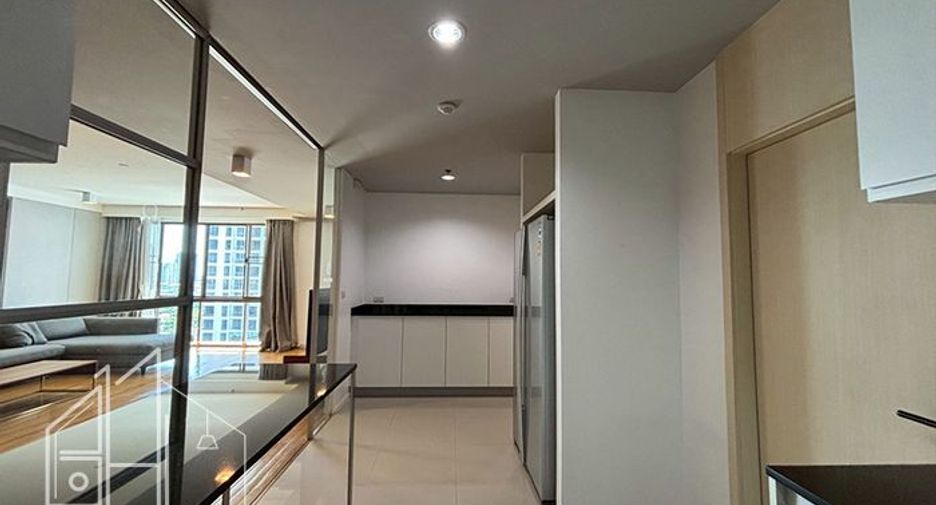 For rent 3 bedrooms condo in Watthana, Bangkok