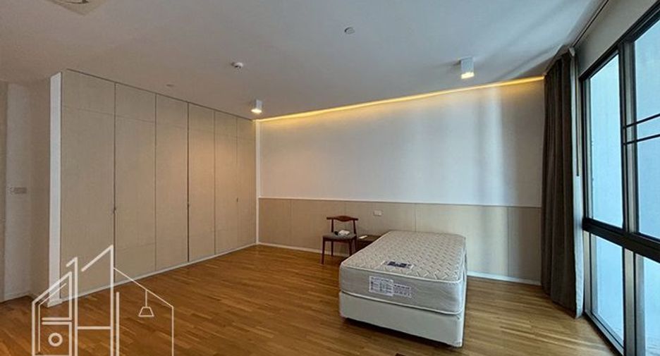 For rent 3 bedrooms condo in Watthana, Bangkok