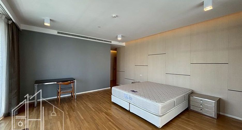 For rent 3 bedrooms condo in Watthana, Bangkok