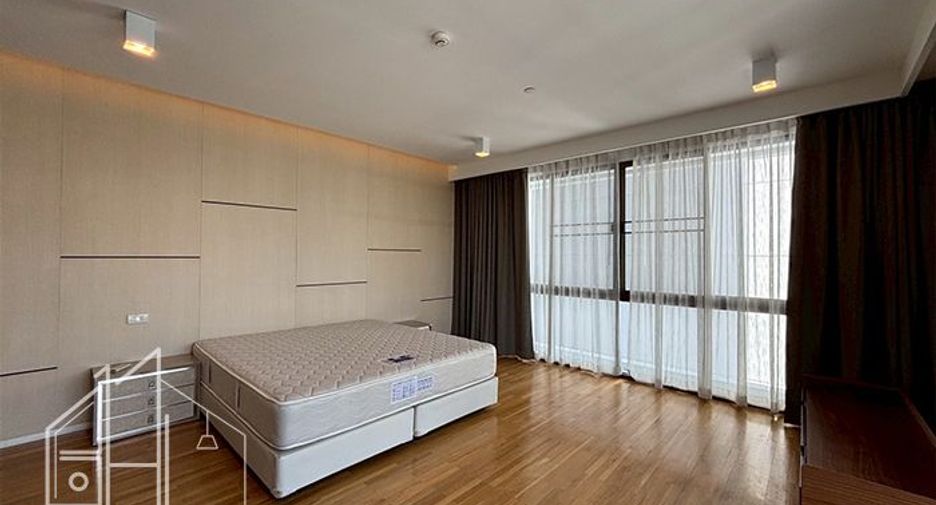 For rent 3 bedrooms condo in Watthana, Bangkok