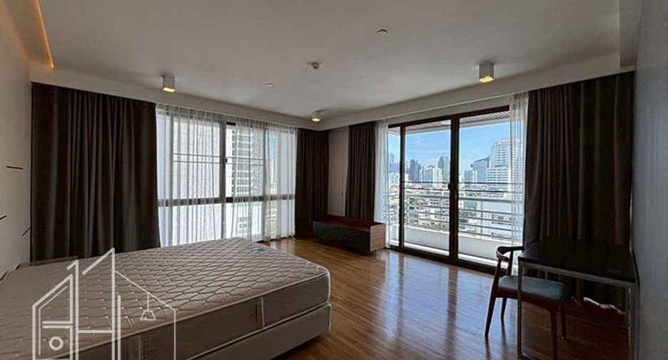 For rent 3 bedrooms condo in Watthana, Bangkok