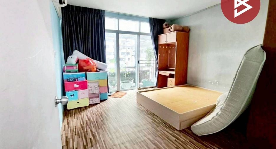 Gewerbefläche zum Kauf mit 2 Zimmer in Bang Sue, Bangkok