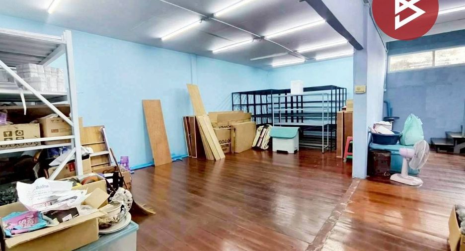 Gewerbefläche zum Kauf mit 2 Zimmer in Bang Sue, Bangkok
