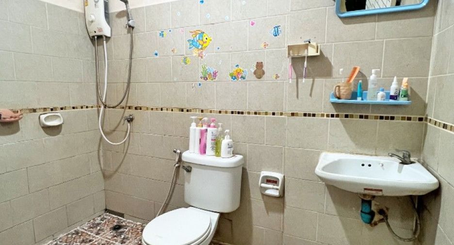 For sale 2 bedrooms townhouse in Mueang Chon Buri, Chonburi