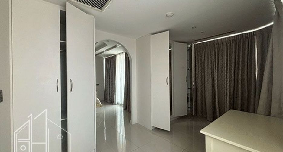For rent and for sale 4 bedrooms condo in Khlong Toei, Bangkok