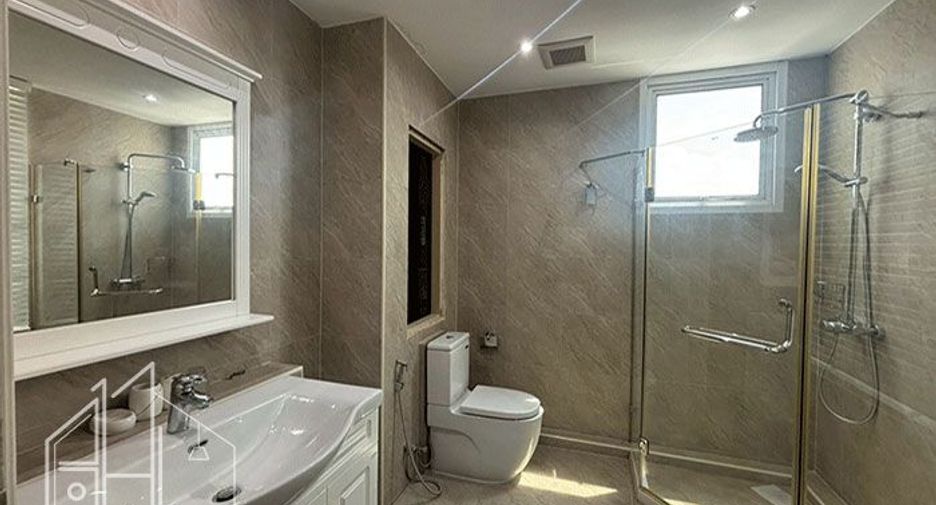 For rent and for sale 4 bedrooms condo in Khlong Toei, Bangkok