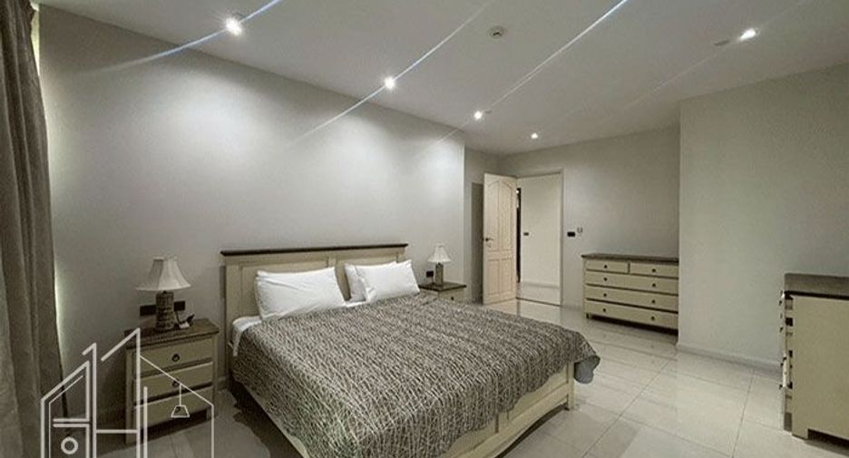 For rent and for sale 4 bedrooms condo in Khlong Toei, Bangkok