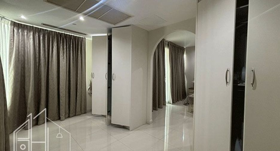 For rent and for sale 4 bedrooms condo in Khlong Toei, Bangkok