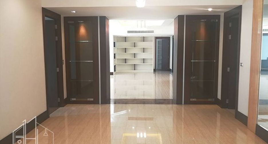 For rent and for sale 4 bedrooms condo in Khlong Toei, Bangkok