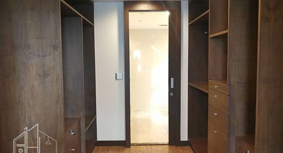 For rent and for sale 4 bedrooms condo in Khlong Toei, Bangkok