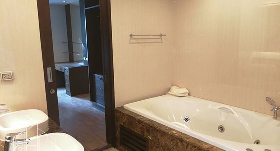 For rent and for sale 4 bedrooms condo in Khlong Toei, Bangkok