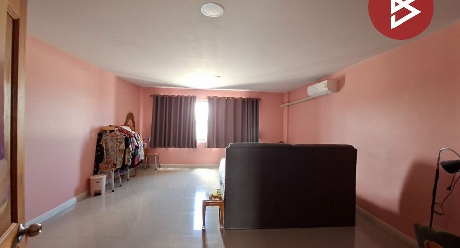 Gewerbefläche zum Kauf mit 3 Zimmer in Si Racha, Chonburi
