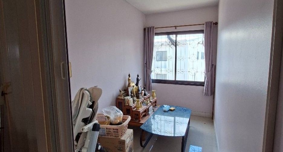 Gewerbefläche zum Kauf mit 3 Zimmer in Si Racha, Chonburi