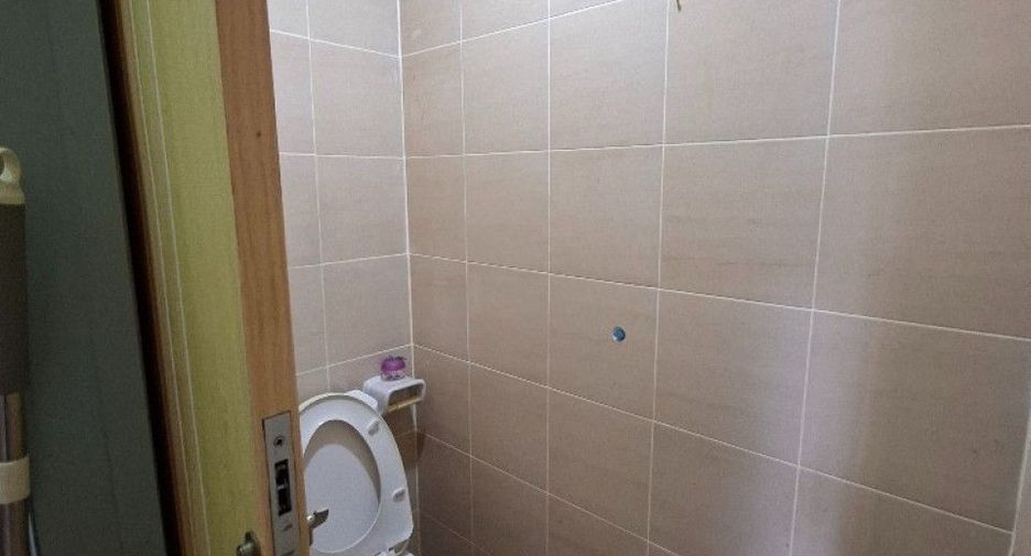Gewerbefläche zum Kauf mit 3 Zimmer in Si Racha, Chonburi