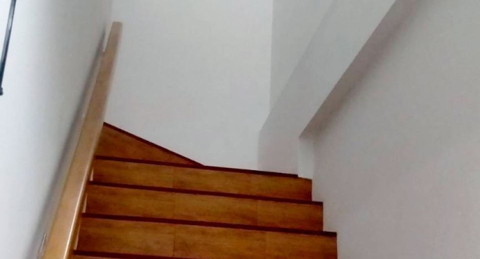 For sale 3 ベッドルーム townhouse in Phan Thong, Chonburi