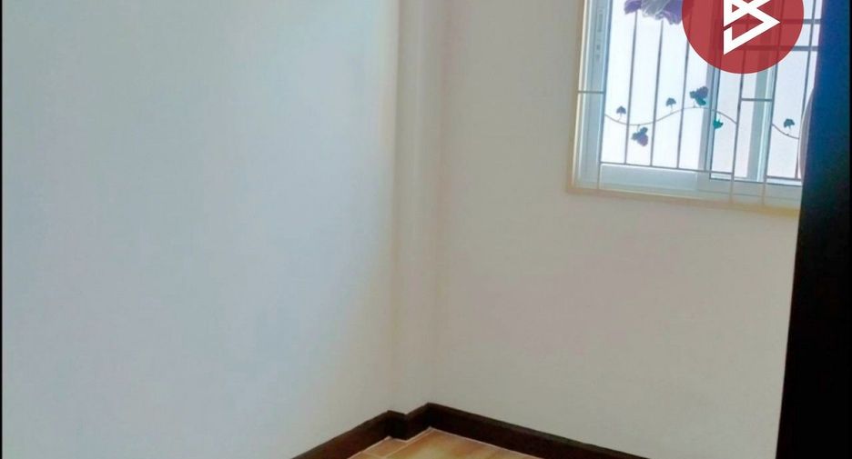 For sale 3 ベッドルーム townhouse in Phan Thong, Chonburi