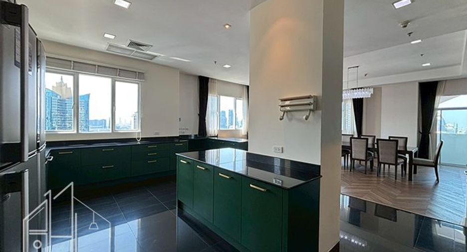 Condo en alquiler de 4 habitaciones en Watthana, Bangkok