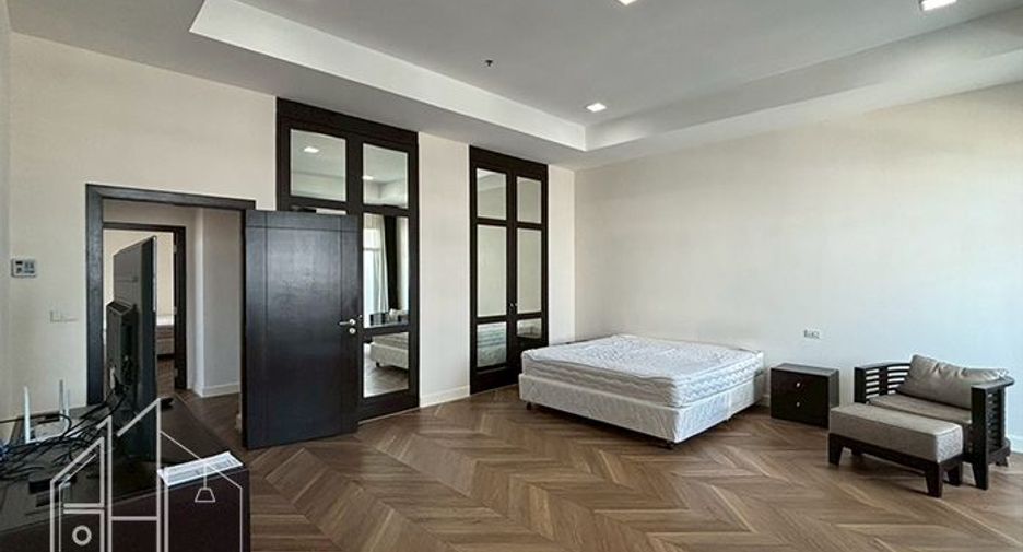 Condo en alquiler de 4 habitaciones en Watthana, Bangkok
