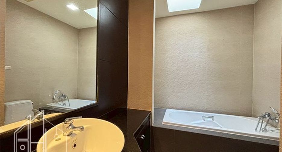 Condo en alquiler de 4 habitaciones en Watthana, Bangkok