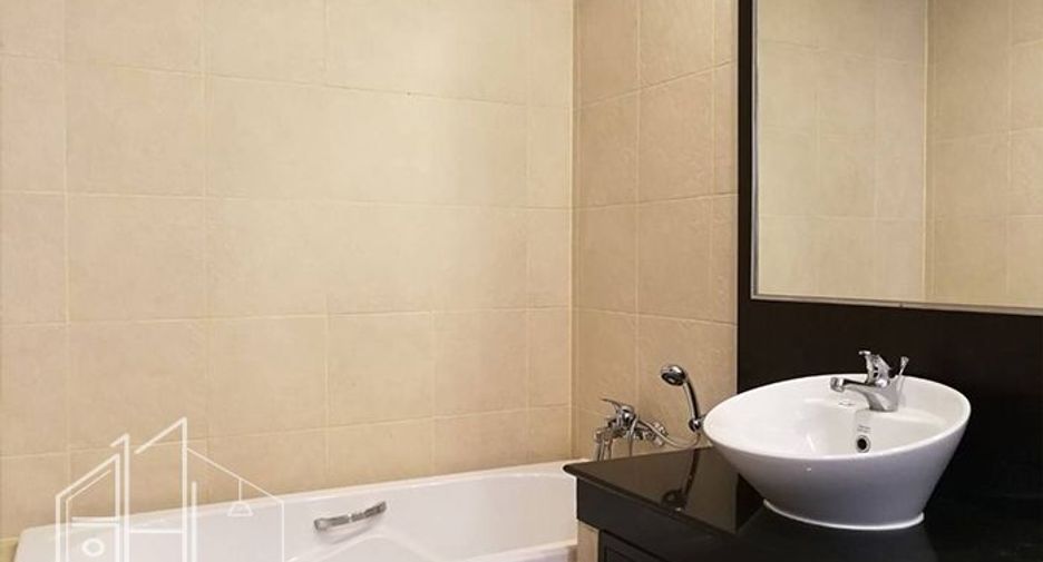 Condo en alquiler de 3 habitaciones en Watthana, Bangkok