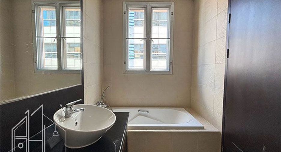 For rent 3 ベッドルーム condo in Watthana, Bangkok